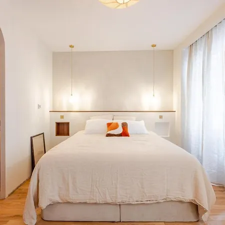 New, Superb Architect Apartamento