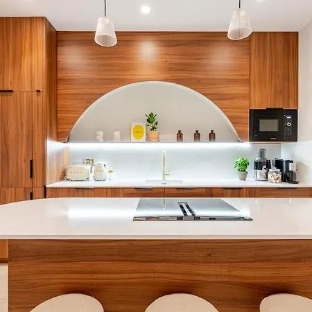 New, Superb Architect Apartamento